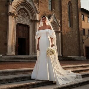 $8500 Monique Lhuillier ‘Admire’ Mikado Silk Runway Bridal Gown